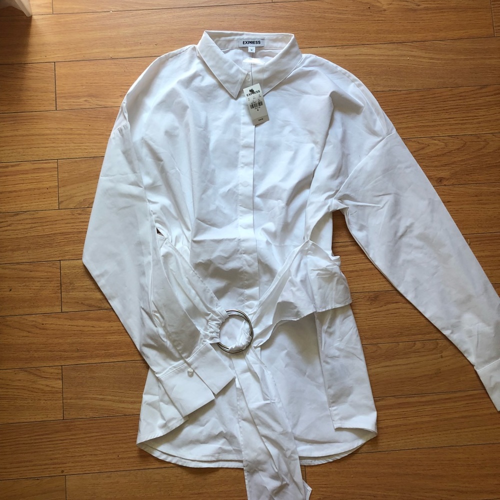 Women’s express NWT blouse with belt